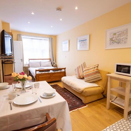 London Vegetarian Smoke & Pet Free En-Suite With Ev Parking Edgware Eksteriør bilde