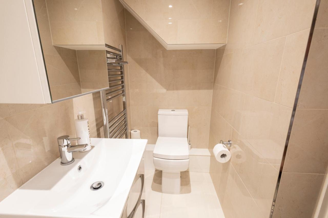 London Vegetarian Smoke & Pet Free En-Suite With Ev Parking Edgware Eksteriør bilde