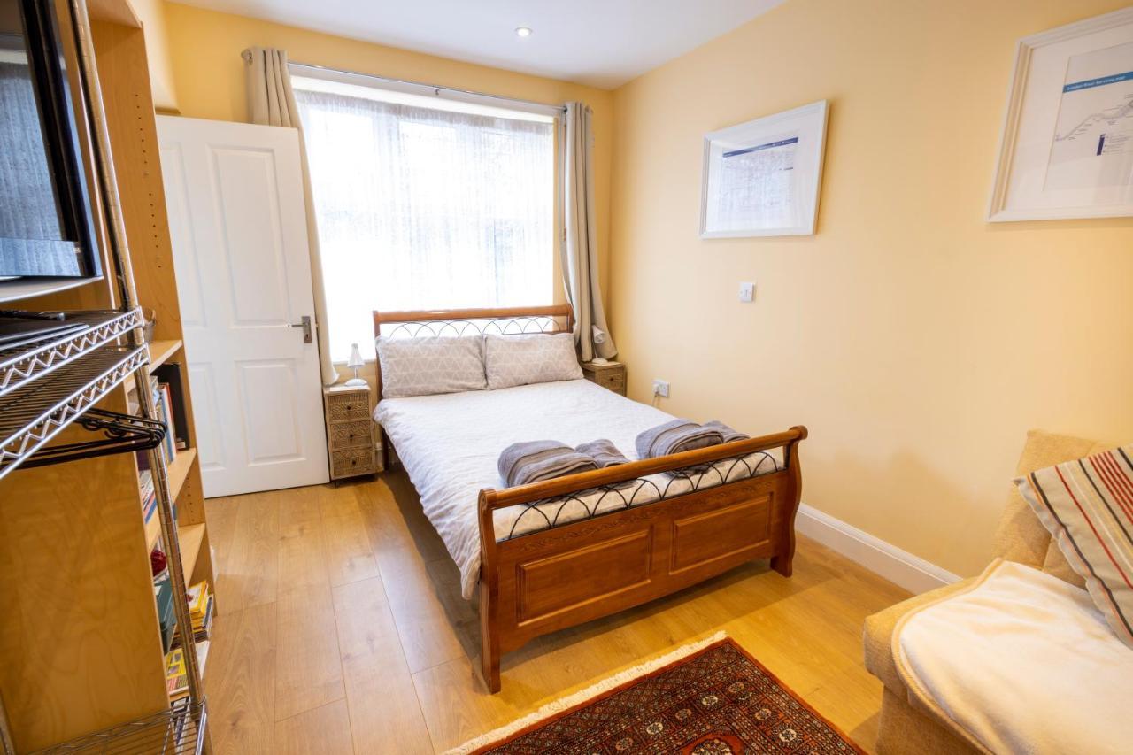 London Vegetarian Smoke & Pet Free En-Suite With Ev Parking Edgware Eksteriør bilde