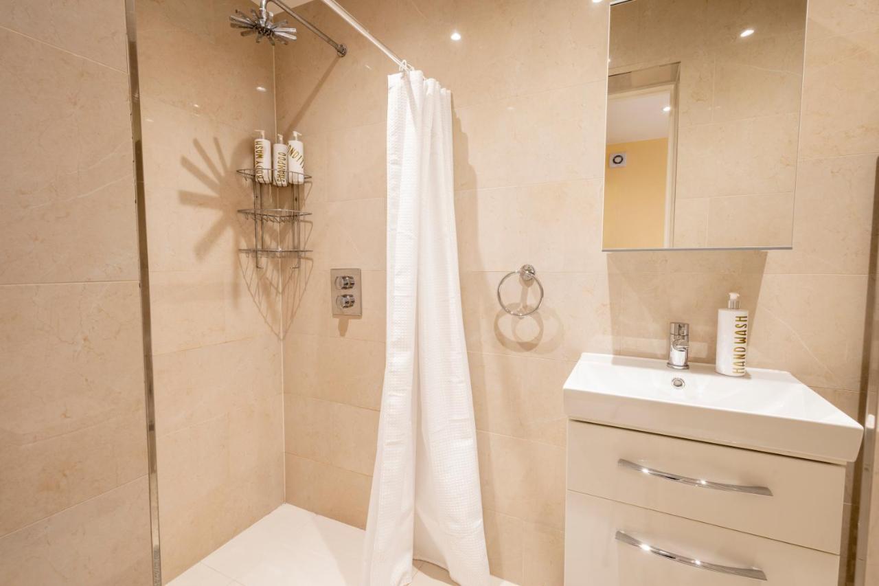 London Vegetarian Smoke & Pet Free En-Suite With Ev Parking Edgware Eksteriør bilde