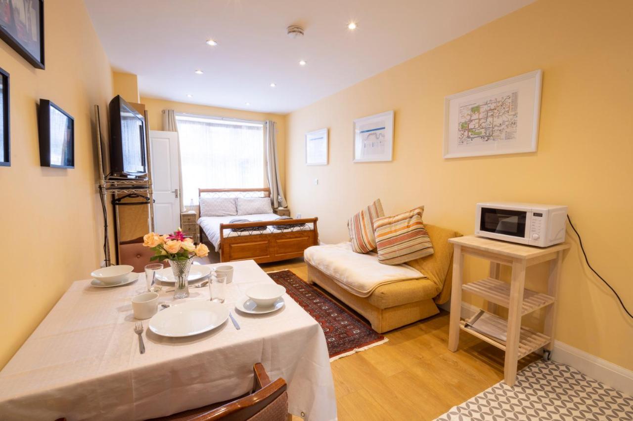 London Vegetarian Smoke & Pet Free En-Suite With Ev Parking Edgware Eksteriør bilde