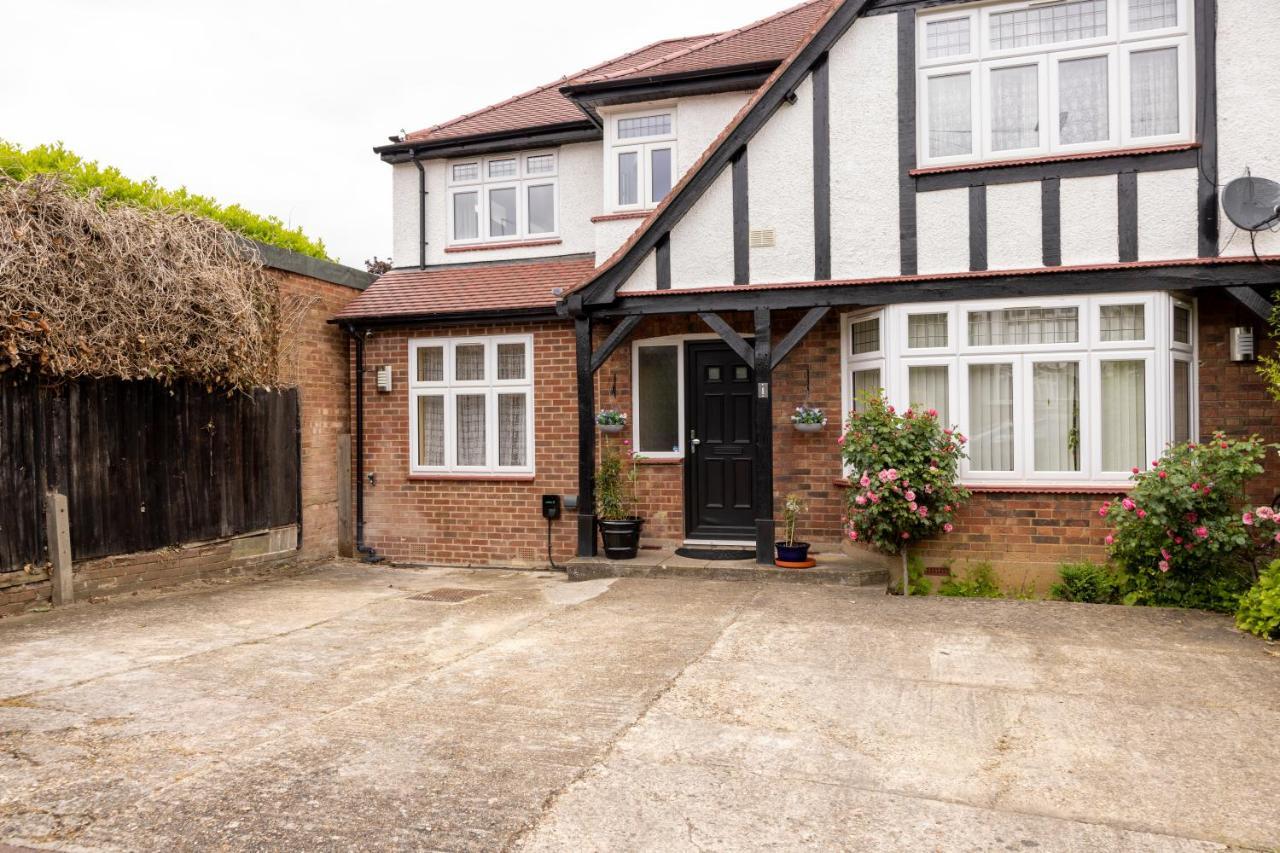 London Vegetarian Smoke & Pet Free En-Suite With Ev Parking Edgware Eksteriør bilde