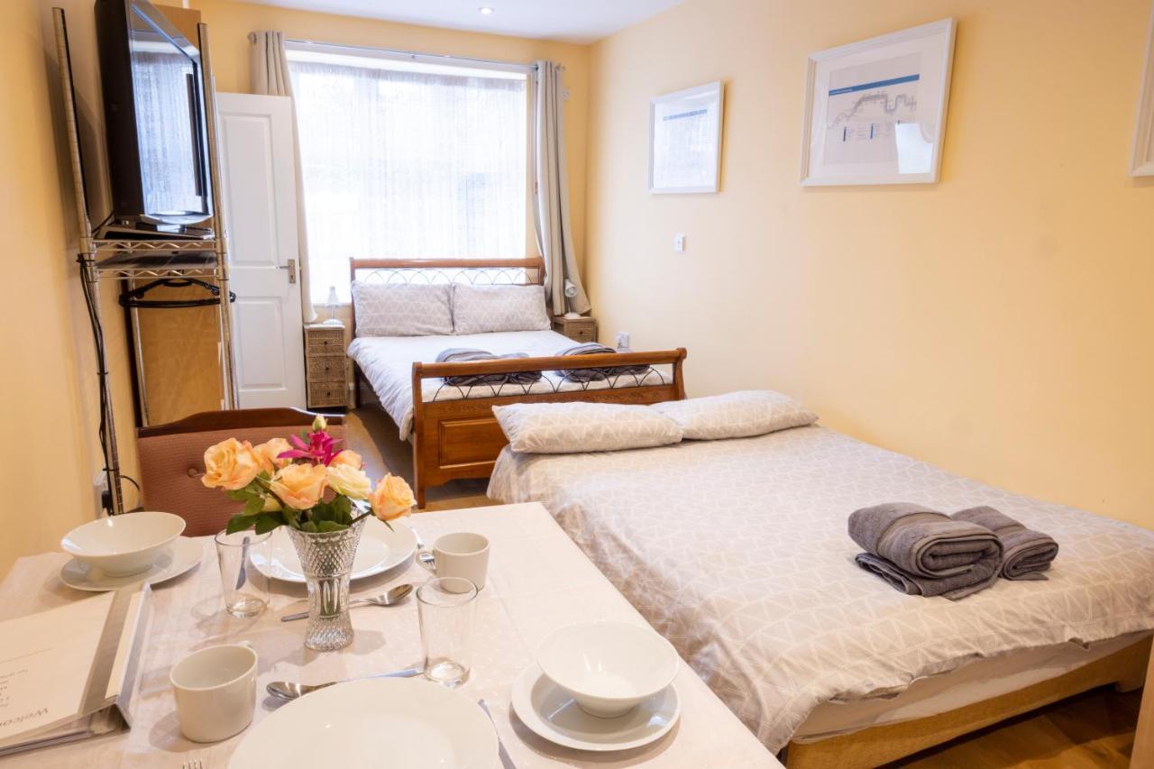 London Vegetarian Smoke & Pet Free En-Suite With Ev Parking Edgware Eksteriør bilde