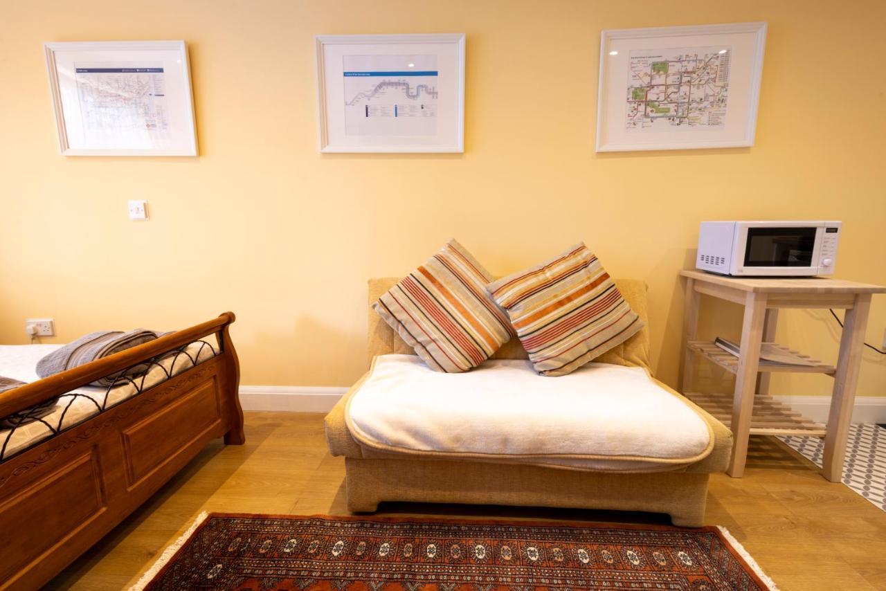 London Vegetarian Smoke & Pet Free En-Suite With Ev Parking Edgware Eksteriør bilde