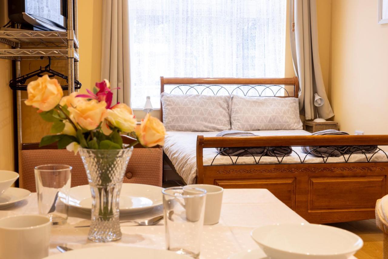 London Vegetarian Smoke & Pet Free En-Suite With Ev Parking Edgware Eksteriør bilde