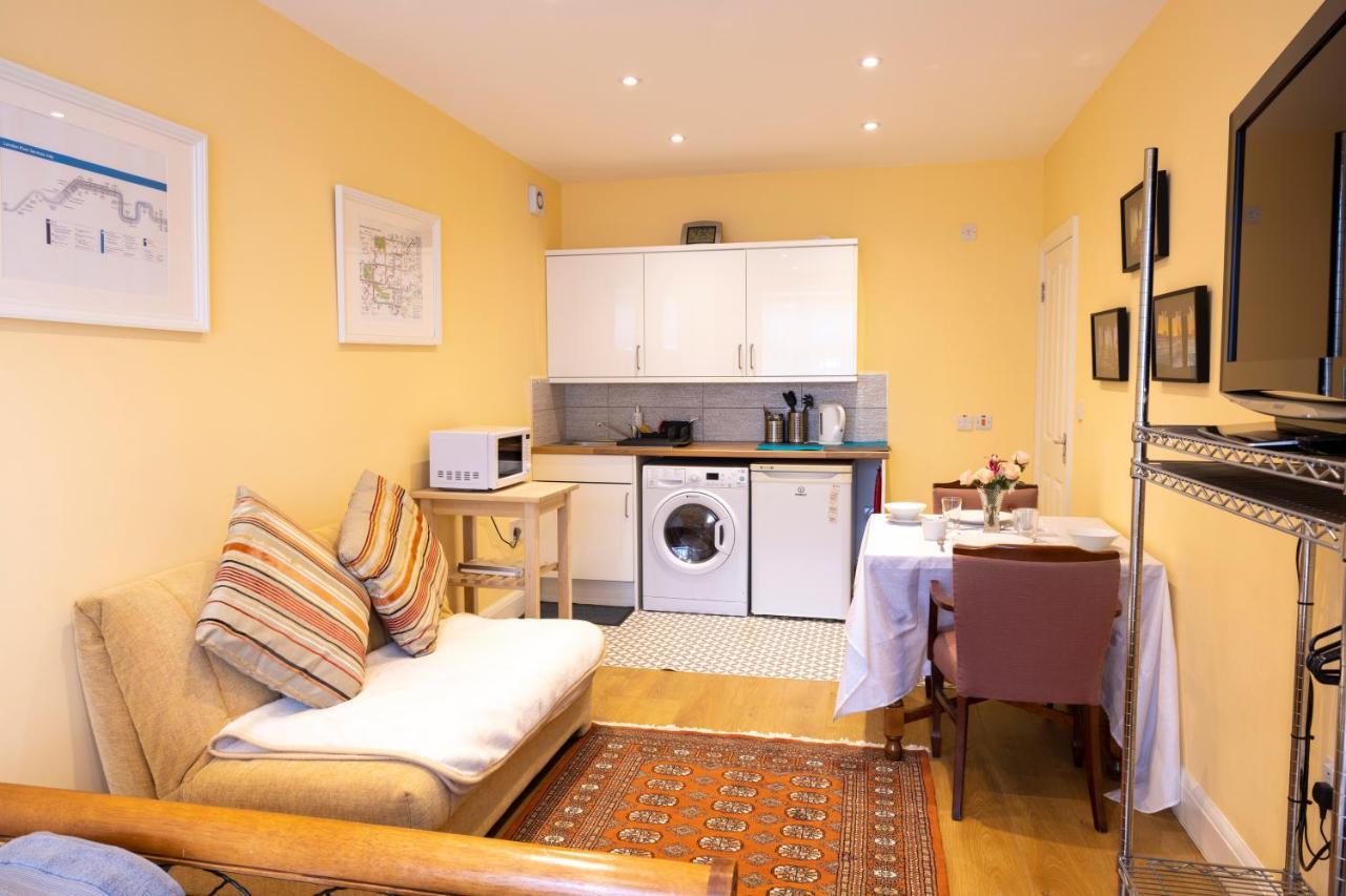 London Vegetarian Smoke & Pet Free En-Suite With Ev Parking Edgware Eksteriør bilde