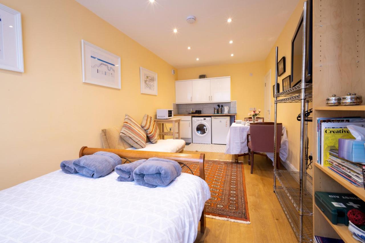 London Vegetarian Smoke & Pet Free En-Suite With Ev Parking Edgware Eksteriør bilde