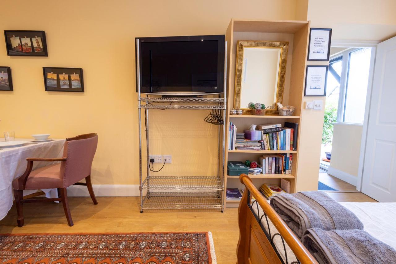 London Vegetarian Smoke & Pet Free En-Suite With Ev Parking Edgware Eksteriør bilde