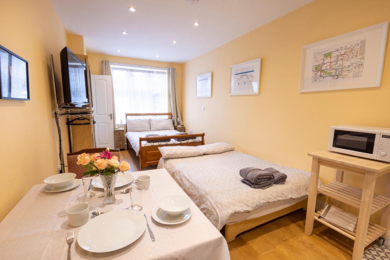 London Vegetarian Smoke & Pet Free En-Suite With Ev Parking Edgware Eksteriør bilde