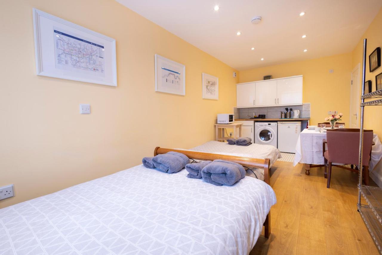 London Vegetarian Smoke & Pet Free En-Suite With Ev Parking Edgware Eksteriør bilde