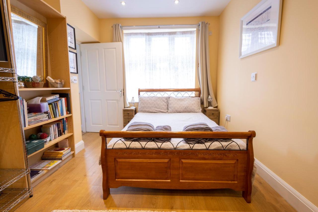 London Vegetarian Smoke & Pet Free En-Suite With Ev Parking Edgware Eksteriør bilde