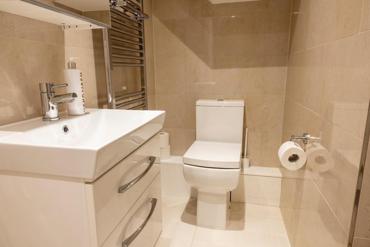 London Vegetarian Smoke & Pet Free En-Suite With Ev Parking Edgware Eksteriør bilde