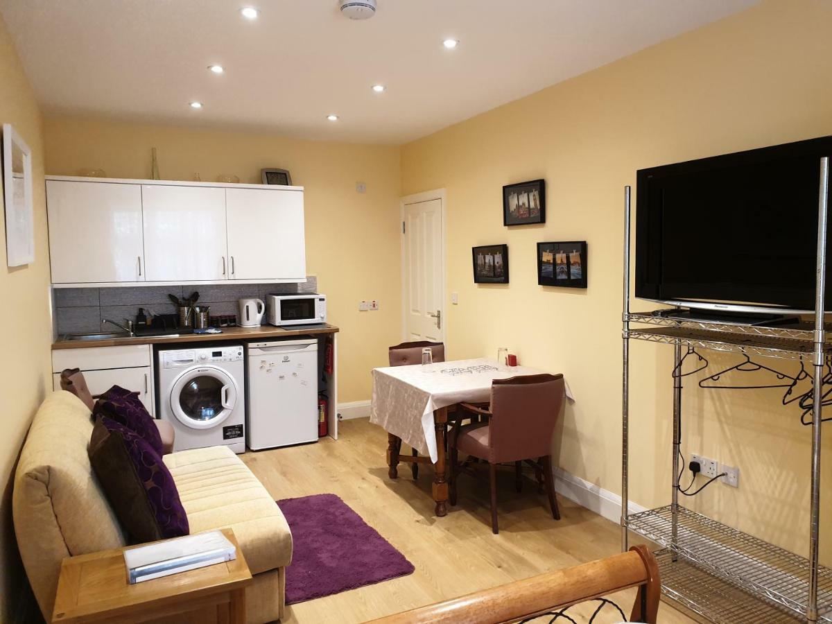London Vegetarian Smoke & Pet Free En-Suite With Ev Parking Edgware Eksteriør bilde